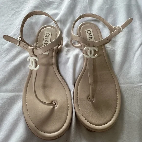 Chanel leather thong sandals - Picture 3 of 6
